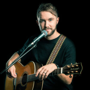 Livemusik med trubaduren Erik Alm
